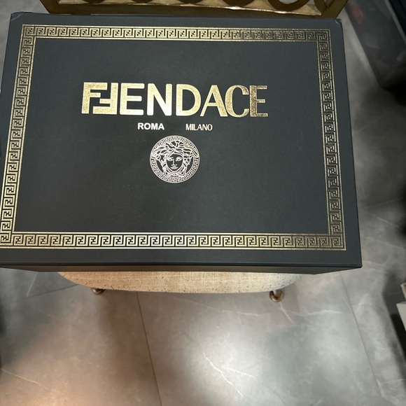 Fendace (Fendi and Versace
Collaboration) Limited edition handbag
La Medusa. - Picture 8 of 8